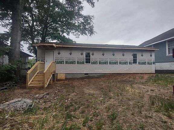 4th image of 3817 Lake St