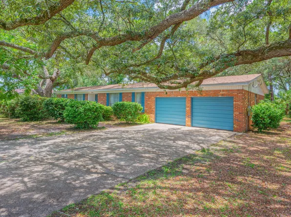17 8th Ave, Shalimar, FL 32579