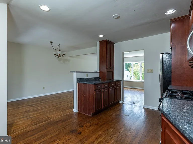 6013 Madeline Dr — Photo 17