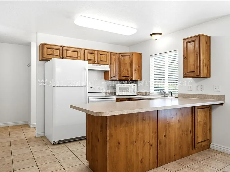 672 E Clearwater Dr N — Photo 11