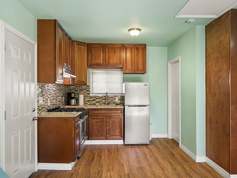 10744 Petit Ave — Photo 7
