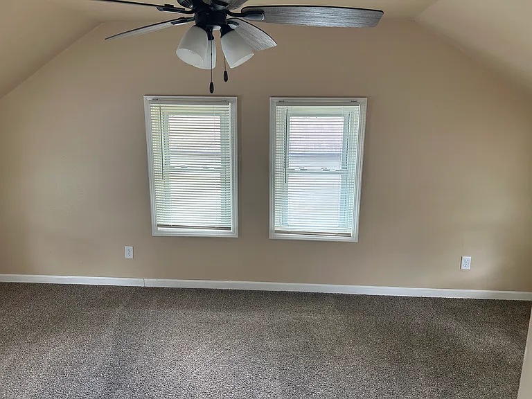 410 S Center St — Photo 6