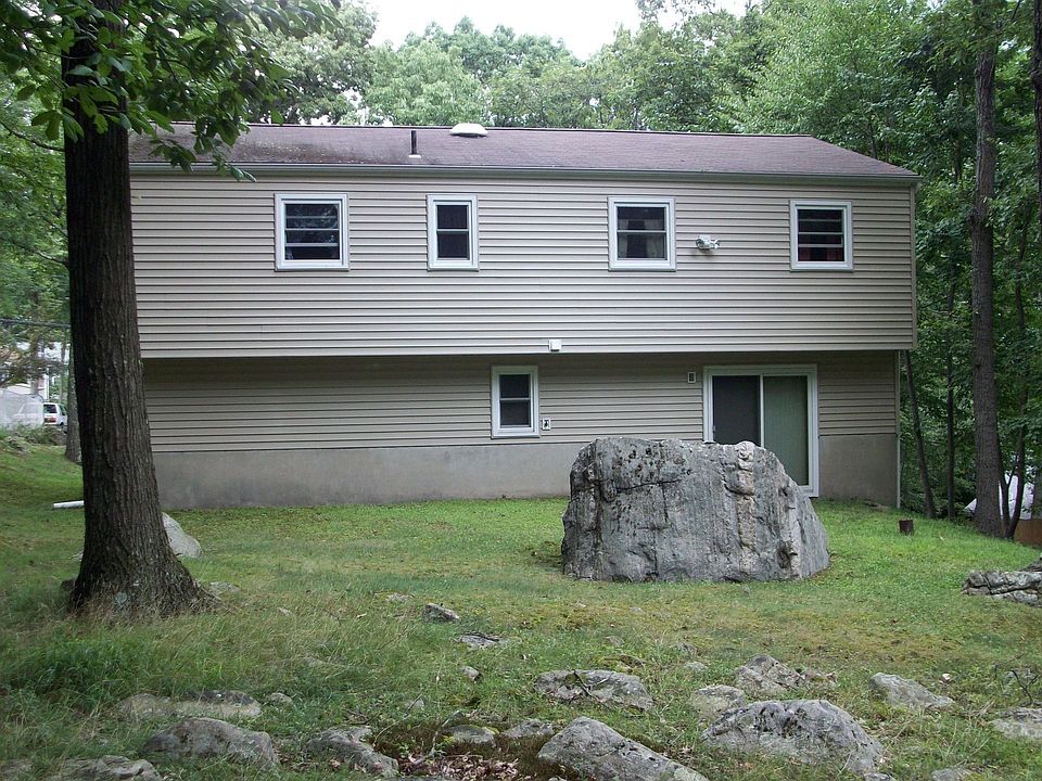 2nd image of 137 Jefferson Trl