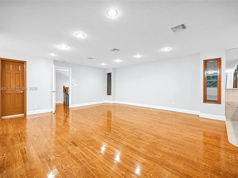 1067 SW 92nd Ave — Photo 43