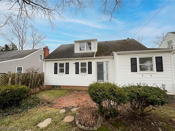 5th image of 16296 Parklawn Ave