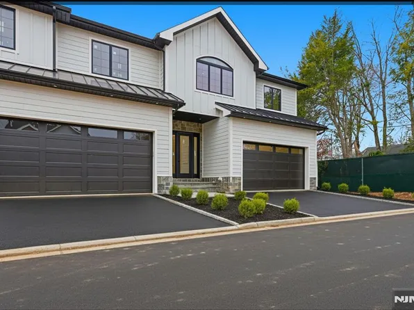 3 Cedar Ct, Demarest, NJ 07627