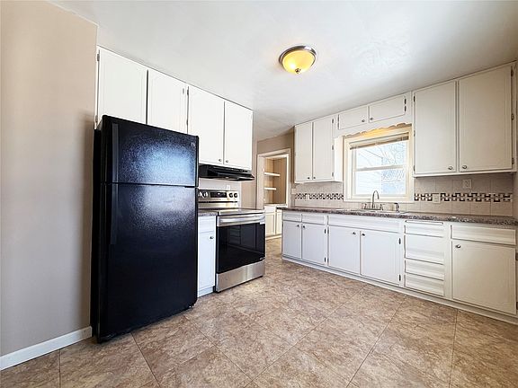 4th image of 35 Phipps Avenue