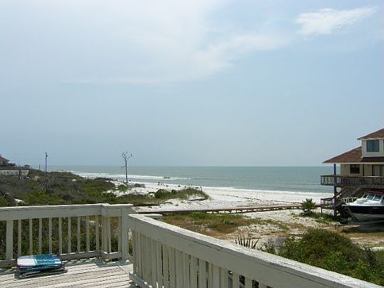 Beach to road property