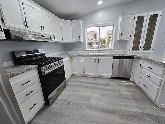 4th image of 247 N Fall St #116