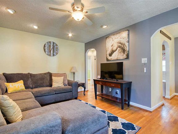 5th image of 10700 Saint Matthew Ln