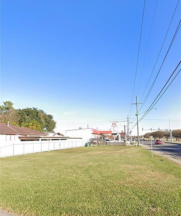 2nd image of 922 West Dr