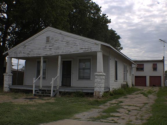 3rd image of 315 N 1st St