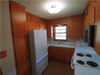 5th image of 611 James Ave
