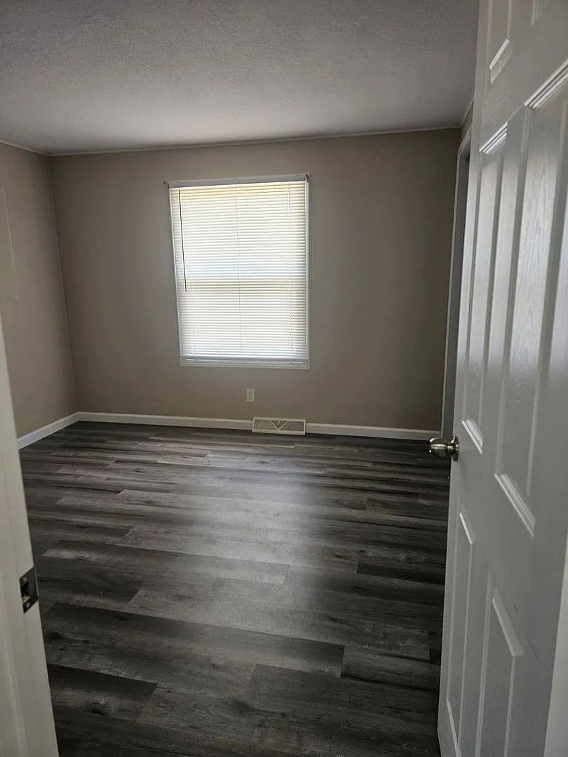 One Bedroom Villa Located in the heart of Downtown Warrenton — Photo 1