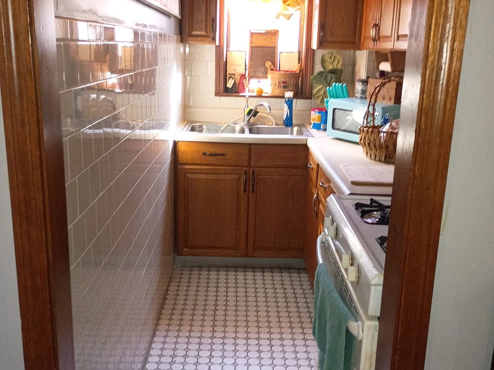 1st image of 300 Earle St #2