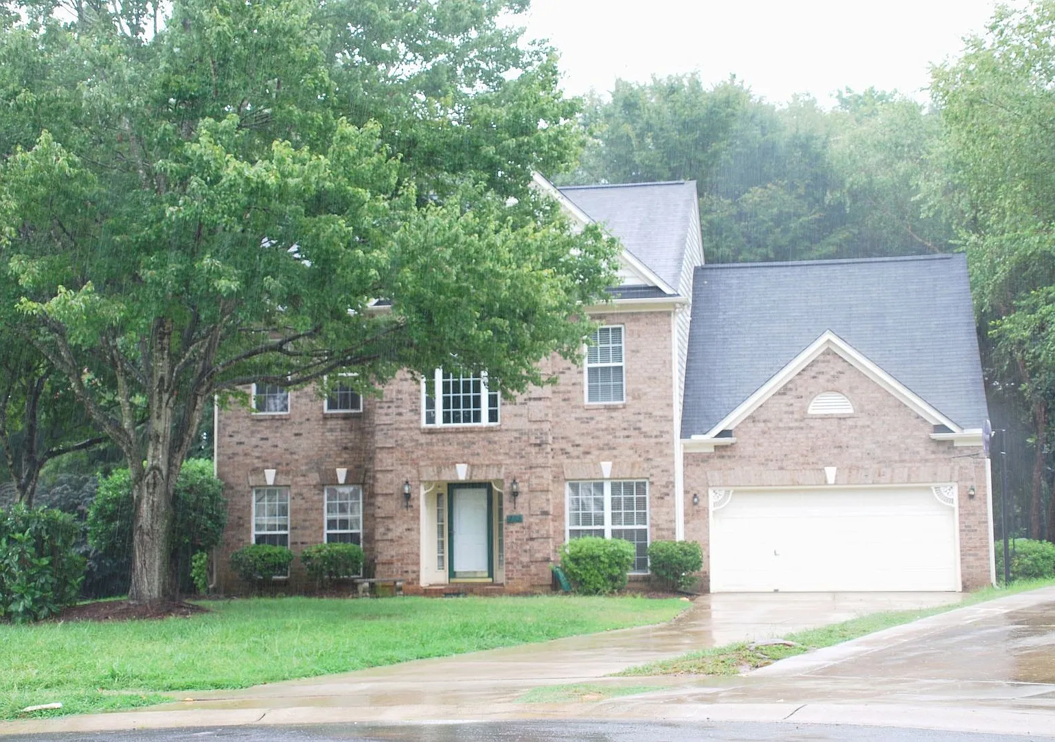 4 bed, 2.5 baths Colonial available for rent - Awesome Downtown Matthews location - — Photo 1