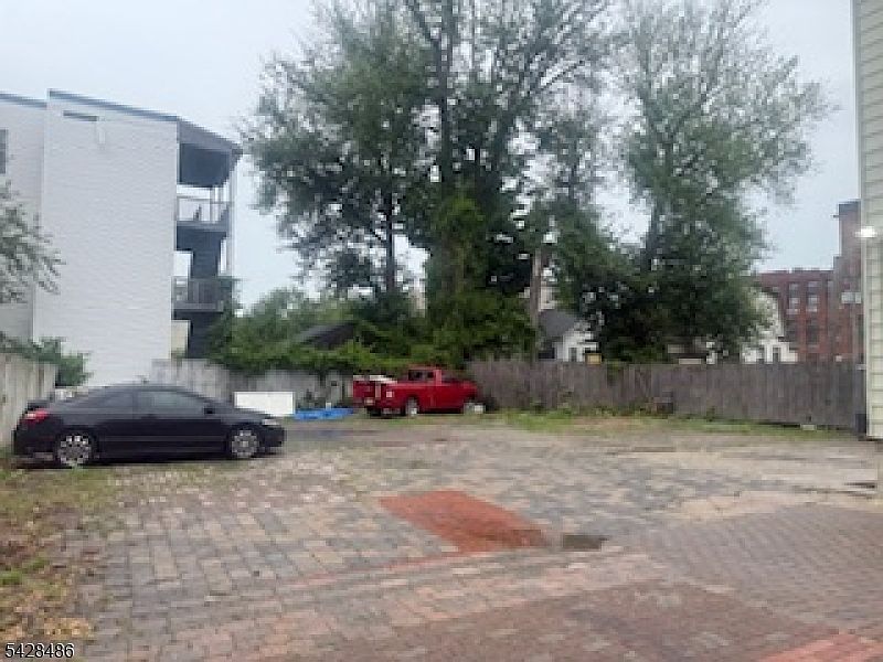 1st image of 420-424 E 18Th St #2