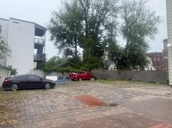 420-424 E 18Th St #2, Paterson City, NJ 07524