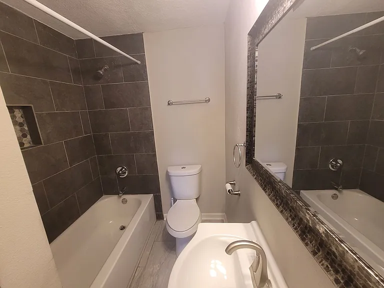 3919 Avenue O — Photo 15