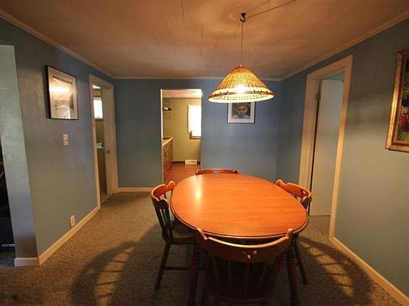 4th image of 221 Oak St