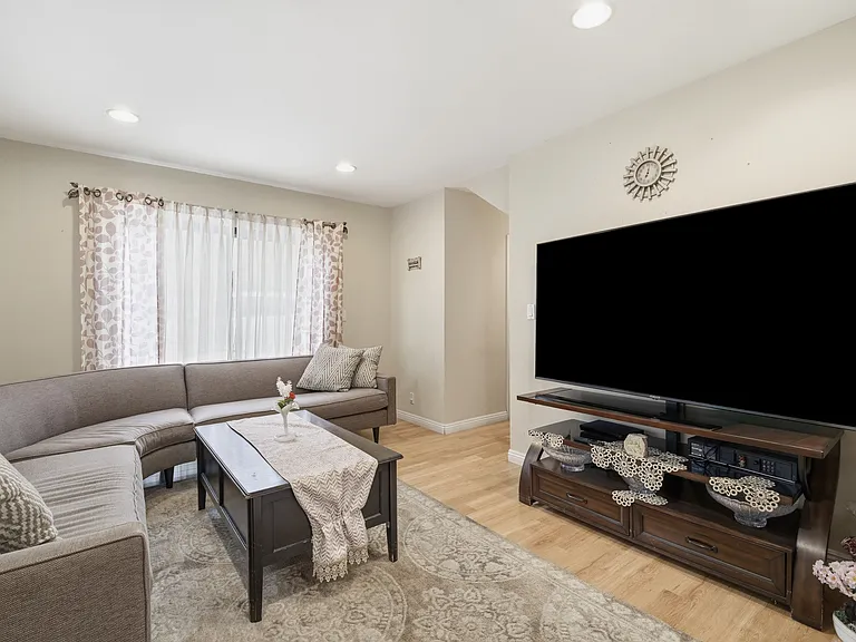 10060 Tujunga Canyon Blvd — Photo 16