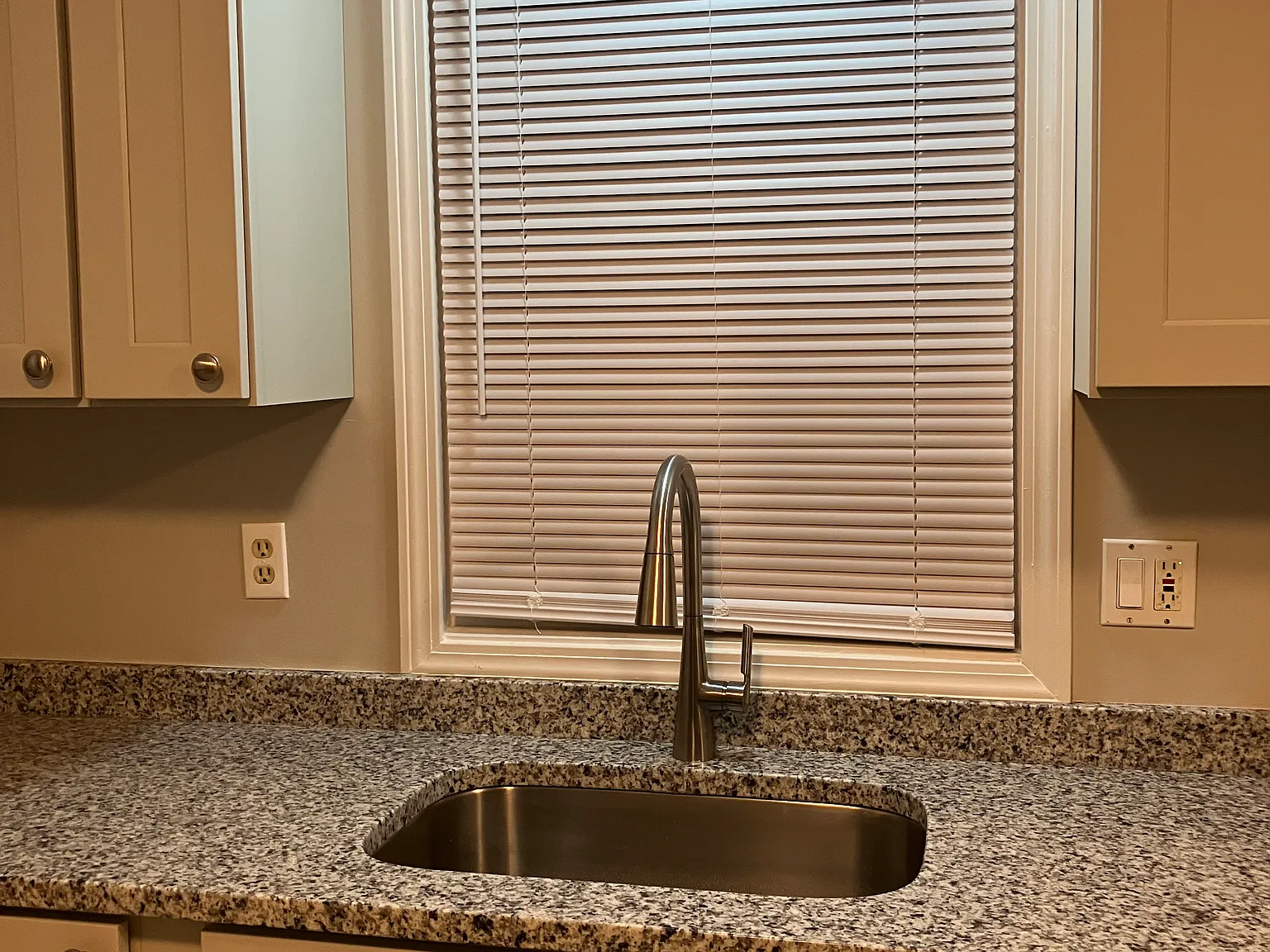 2 bed, 1200 sqft, $1,950 — Photo 2