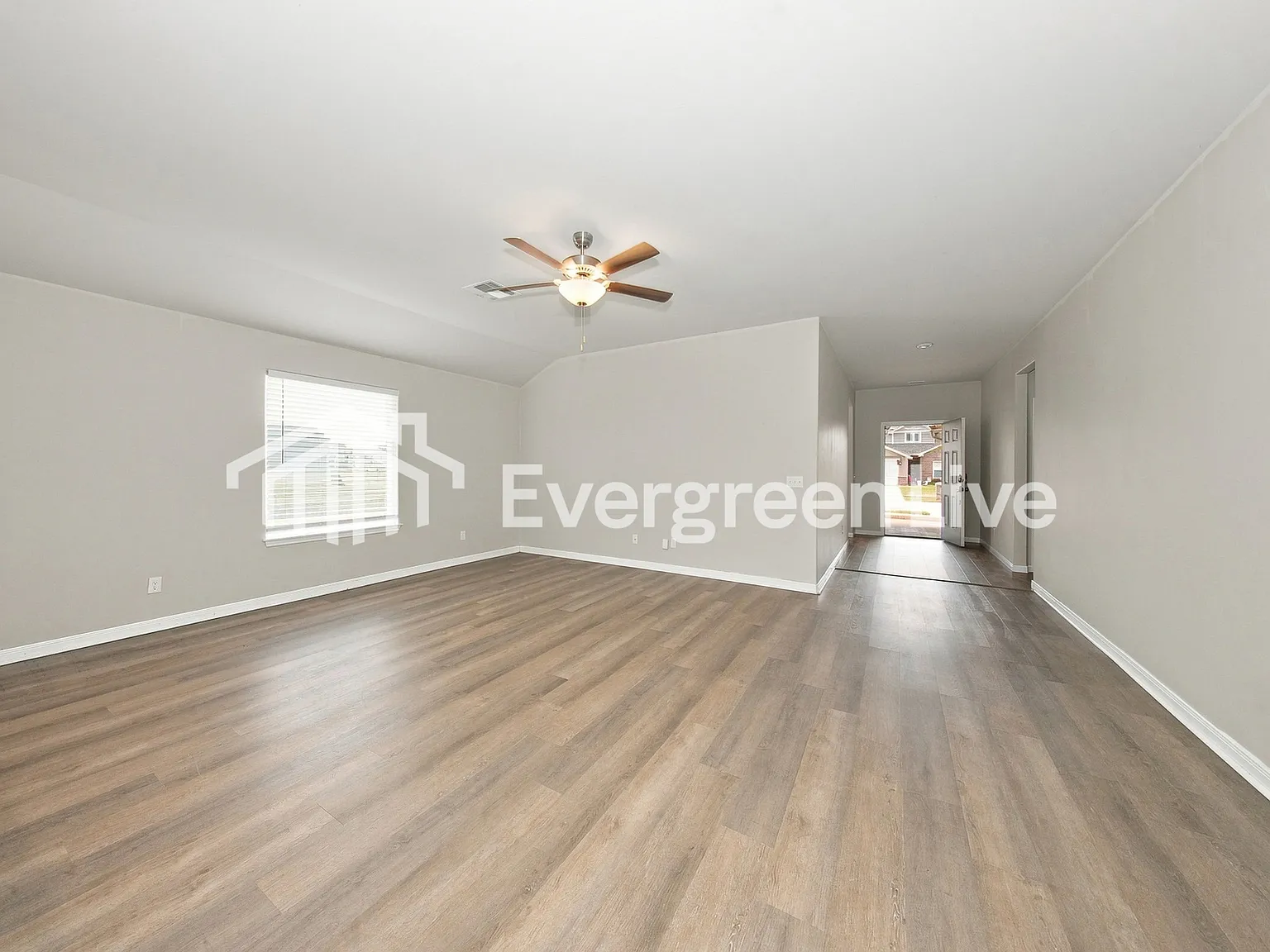 4 bed, 2.0 bath, 1802 sqft, $1,745 — Photo 3