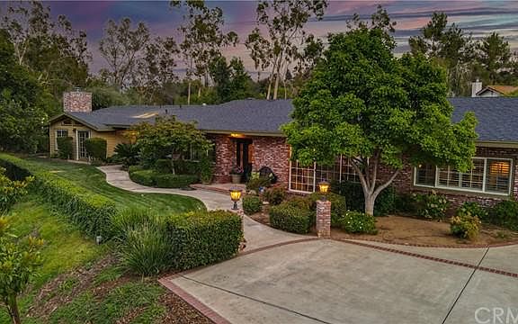 2nd image of 313 W Mariposa Dr