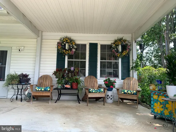 801 Oxford Ct, Waldorf, MD 20602