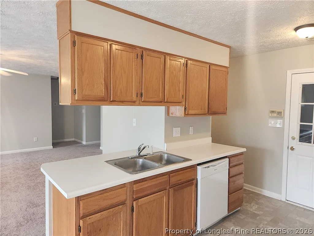 3 bed, 2.0 bath, 1470 sqft, $1,550 — Photo 3