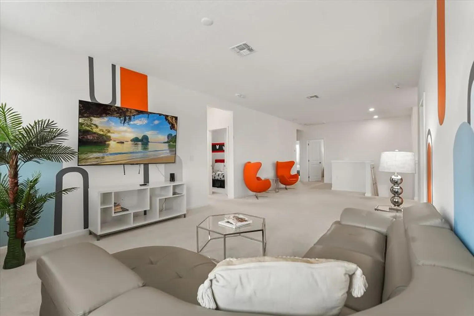 8 bed, 6.0 bath, 3799 sqft, $4,490 — Photo 3