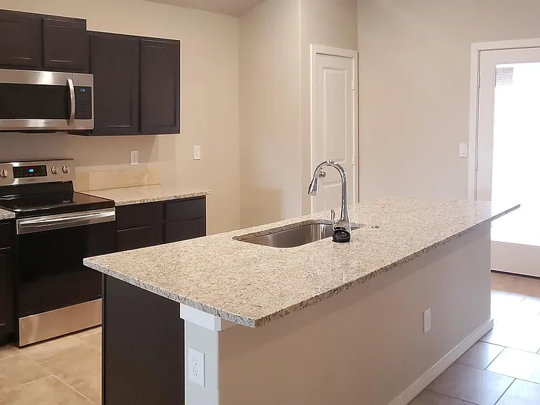 2501 Rio Pl — Photo 4