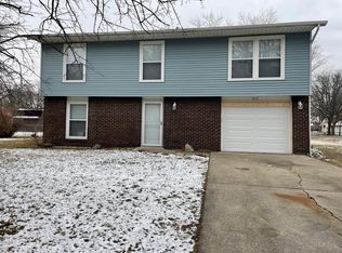 509 Sherwood Dr, Crown Point, IN 46307