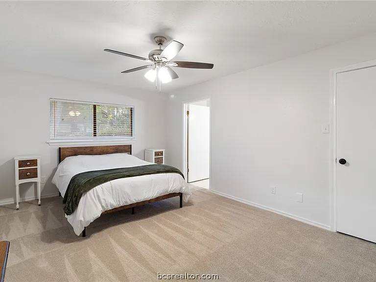 1105 Holleman Dr — Photo 13