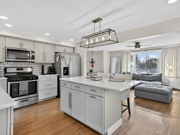 17 Elizia Cir, Lowell, MA 01854