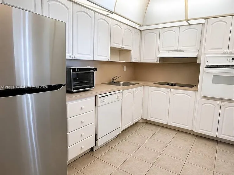 19380 Collins Ave #910 — Photo 2