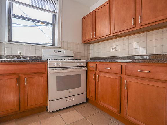 4th image of 1629 W Lunt Ave APT 1B