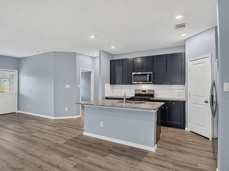 10639 Vinateros Dr — Photo 14