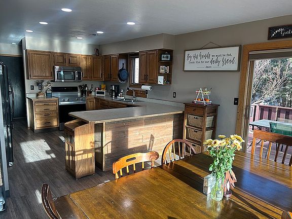 2nd image of 116 4th St SW