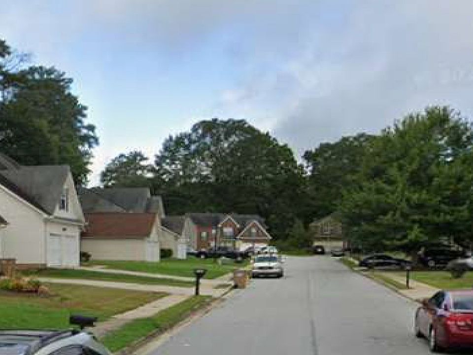 2nd image of 8597 Regent St