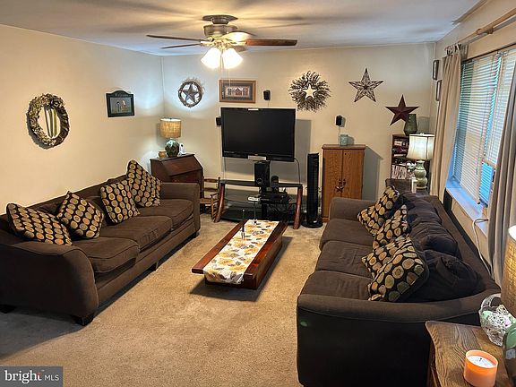 3rd image of 343 Goldenrod St
