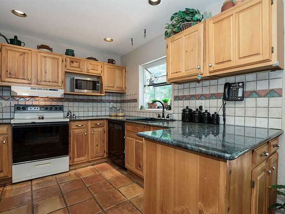 3rd image of 3 Thornwood Ct
