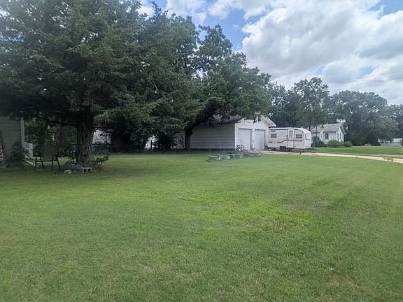 5th image of 212 W Avenue B