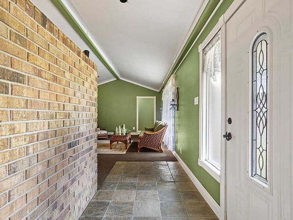 3rd image of 215 Saint Andrews Dr