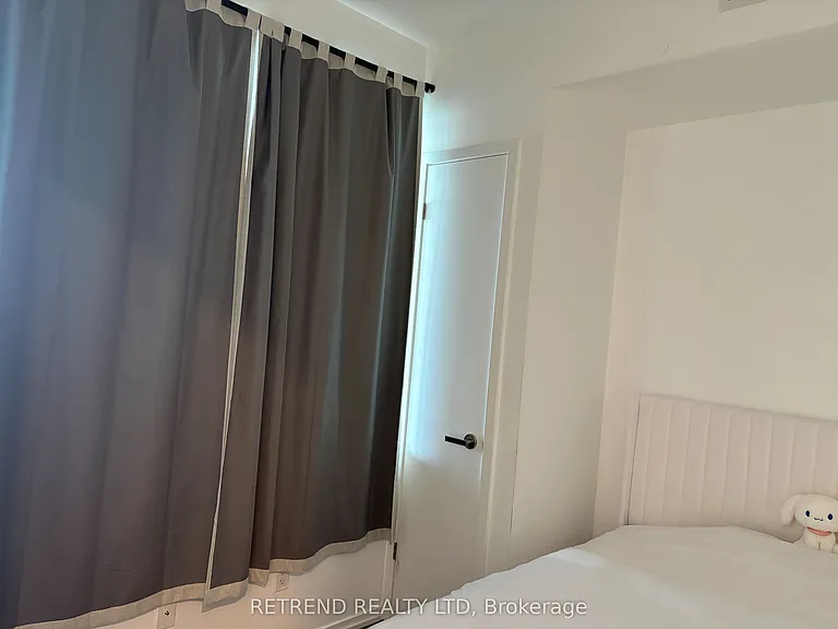 197 Yonge St #4704 — Photo 19