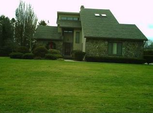 40 Valley Dr, Westerly, RI 02891