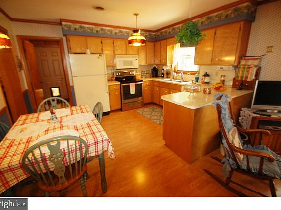 3rd image of 139 Pine Valley Dr