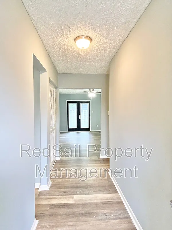 3 bed, 1.5 bath, 1248 sqft, $1,695 — Photo 4