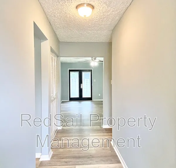 1449 Longdale Dr — Photo 3