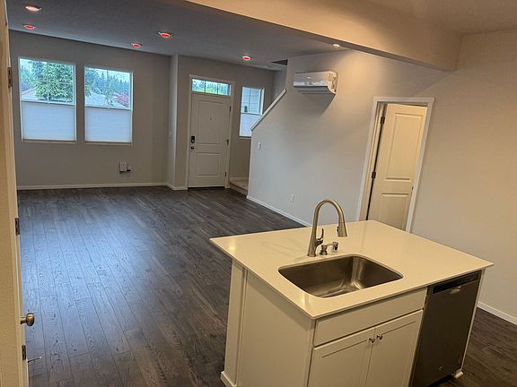 5th image of 11725 NE 28th St